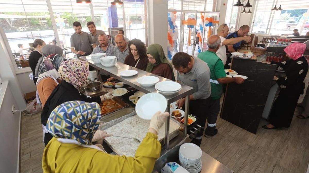 Samsun'da hayata geçti: 90 TL'ye 4 yemek veriliyor!