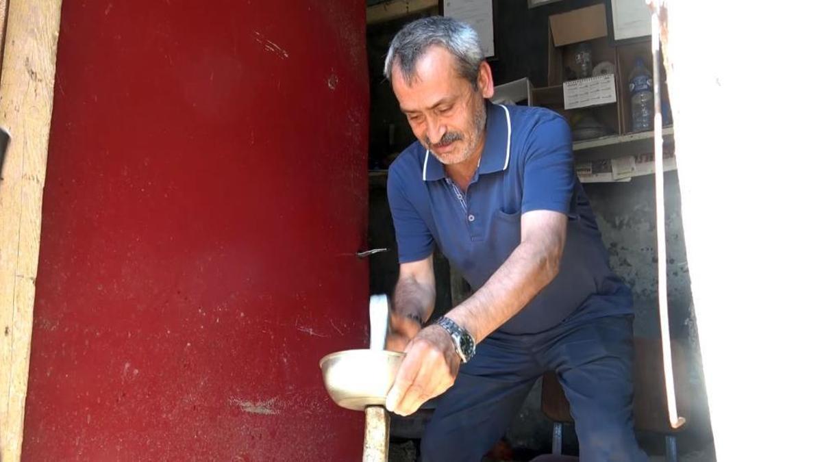 Bir meslek daha tarihe karışıyor: Giresun'un Kazancılar Sokağı'nda son kalaycı zamana direniyor!