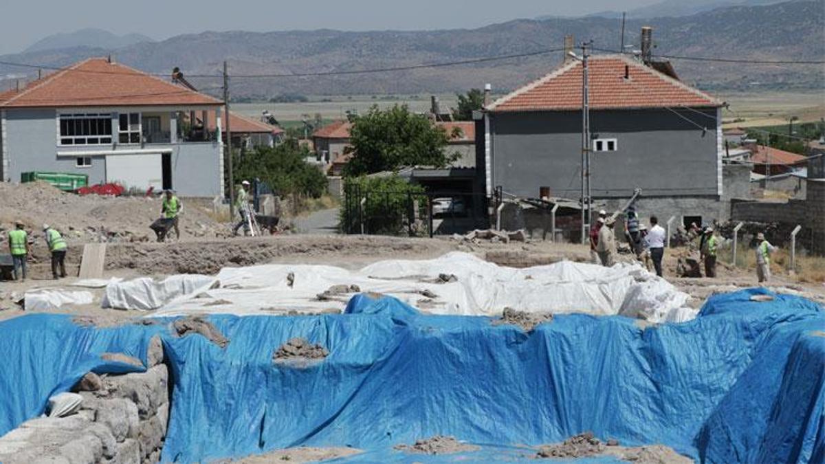 Kayseri'de 600 metrekarelik mozaik zemin ortaya çıktı! İç Anadolu'nun en büyük kazı çalışmasında yeni keşifler ortaya çıkıyor