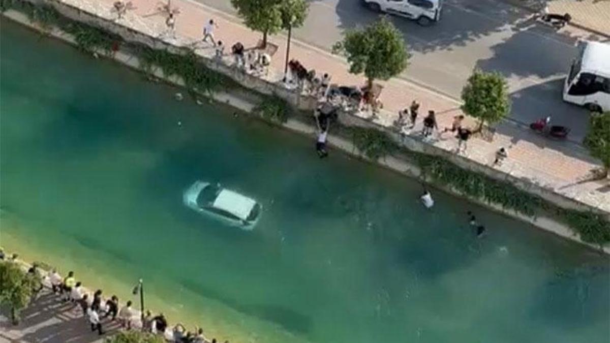 Adana'da sulama kanalında can pazarı! Vatandaşlar bir an düşünmeden suya atladı