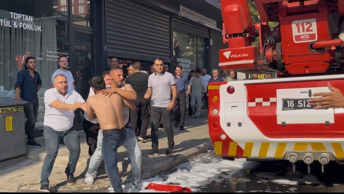 Yangın yerinde ortalık karıştı! İtfaiyeci darbedildi, polis müdahale etti