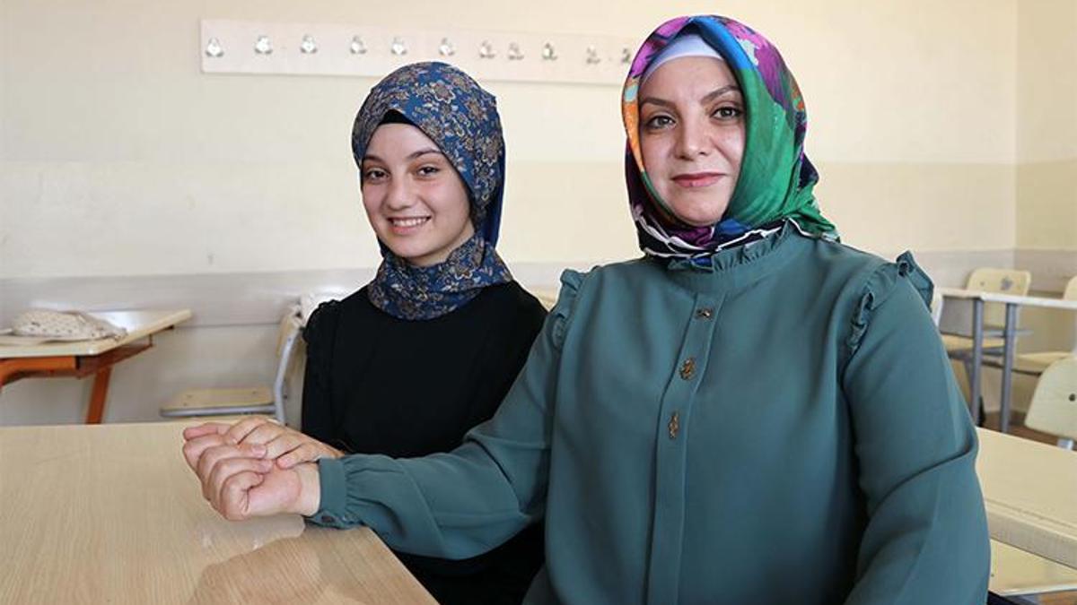 Depremzede genç kız babasına verdiği sözü tuttu! Yürek burkan hikaye...