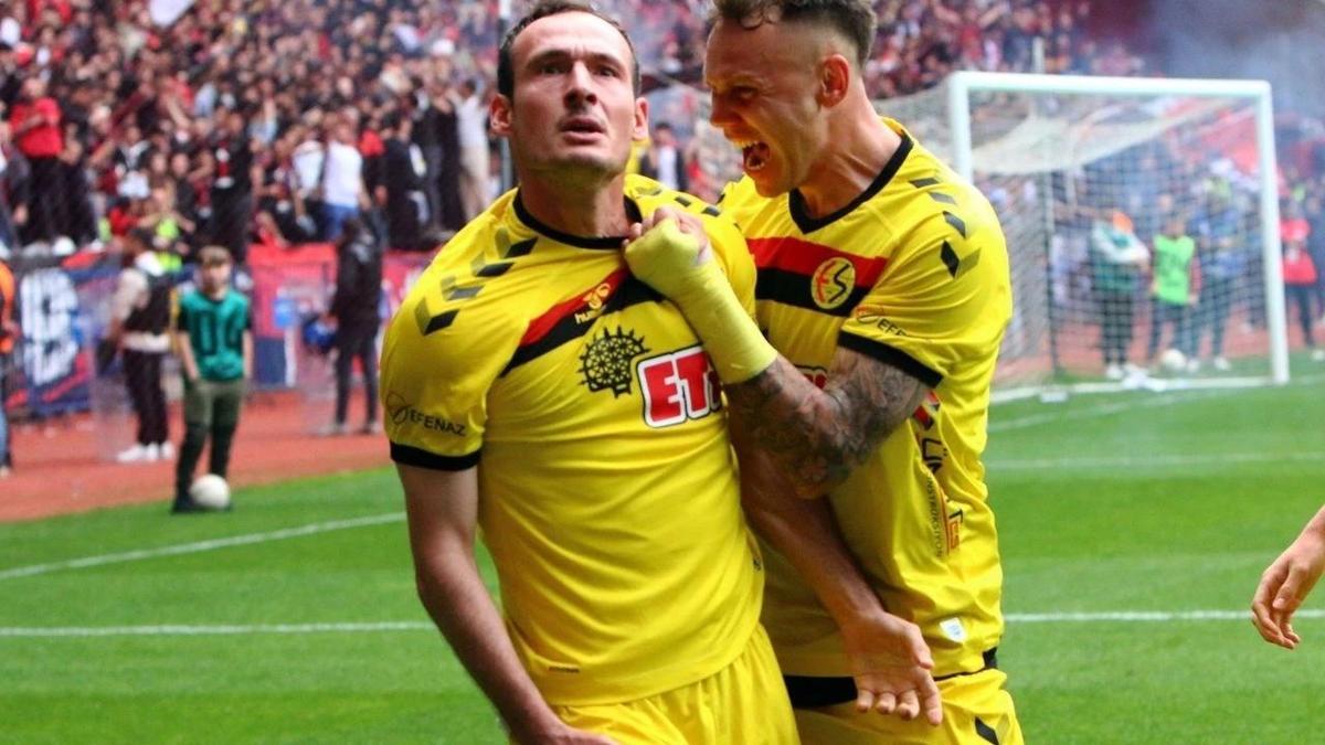 Eskişehirspor'dan aynı kulübe iki transfer!