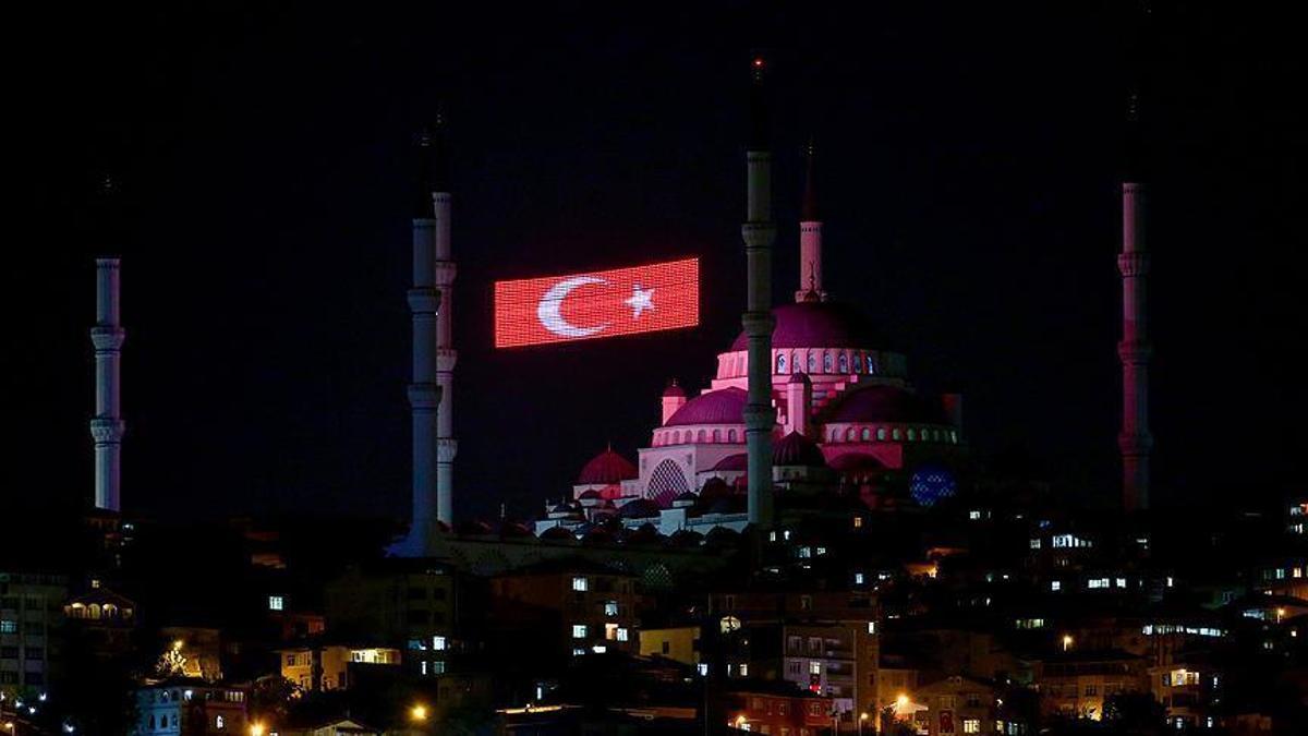 15 Temmuz'da dolayısıyla ülke genelindeki camilerde sela okundu