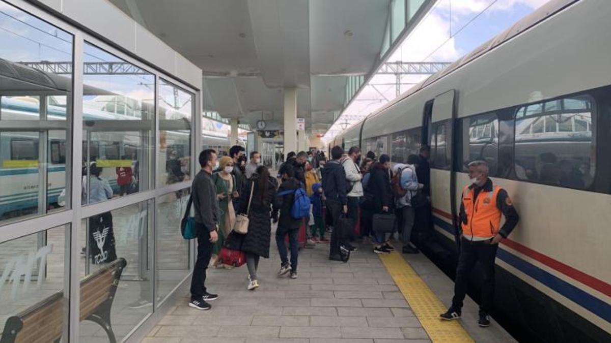 Eskişehir tren garı yol tarifi ve telefon numarası | Eskişehir tren garı merkeze yakın mı?