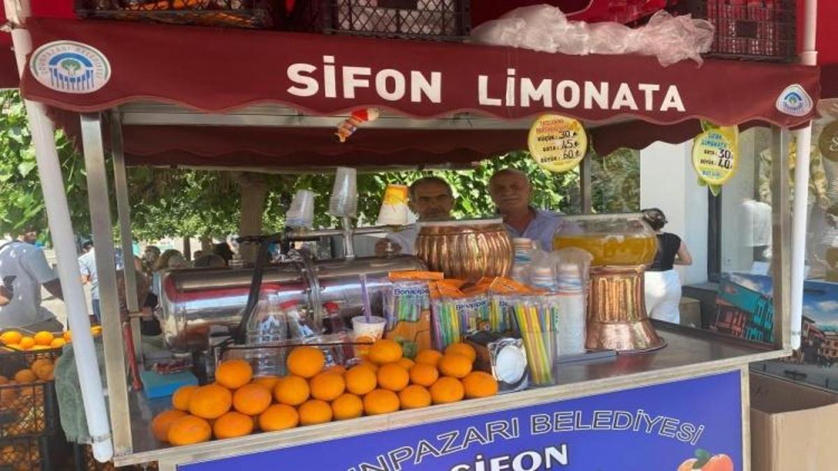 Sadece Eskişehir'de tuttu: 80 yıldır sokaklarda satıyor