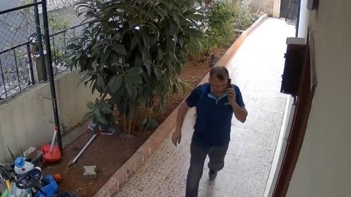 Adana'da kargocu merdivenden düşen kadının hayatını kurtardı