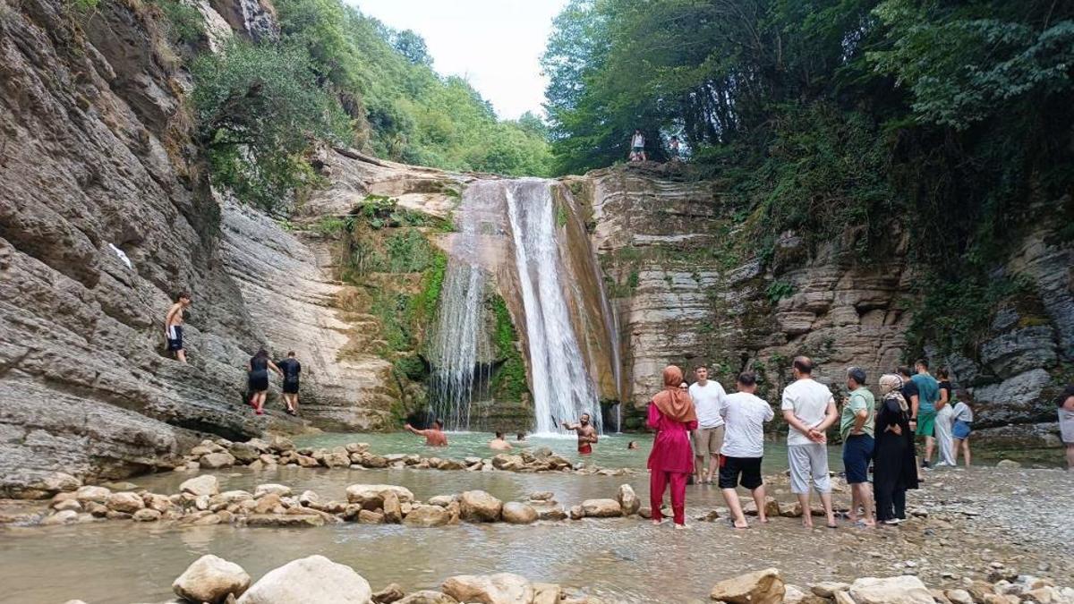 Dağların arasındaki saklı cennet! Pek çoğu burayı bilmez, giden de dönmek istemez