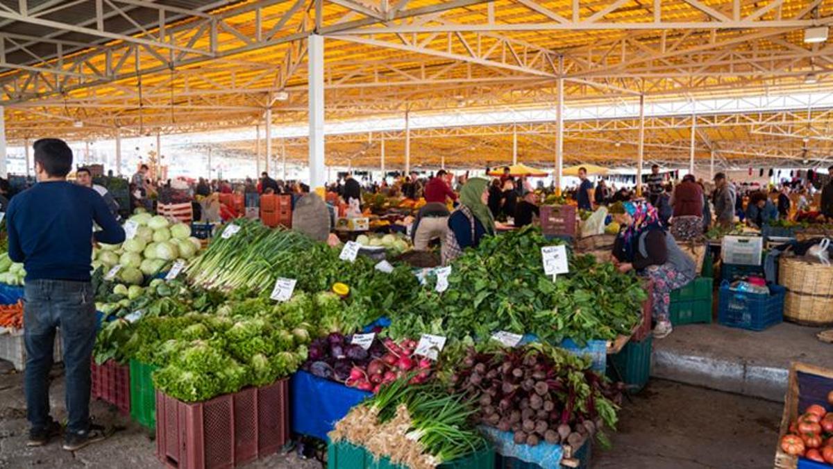 Adana'da pazar sepetleri küçülüyor, pazar esnafı isyanda! 'Taneyle pazarlık yapılıyor'
