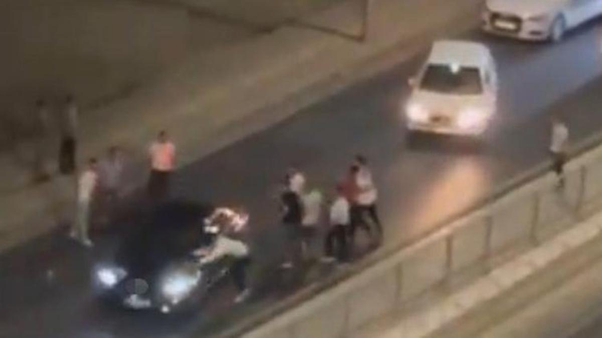 Böyle magandalık görülmedi: Arabada hamile kadın da vardı! Yeni görüntüler ortaya çıktı