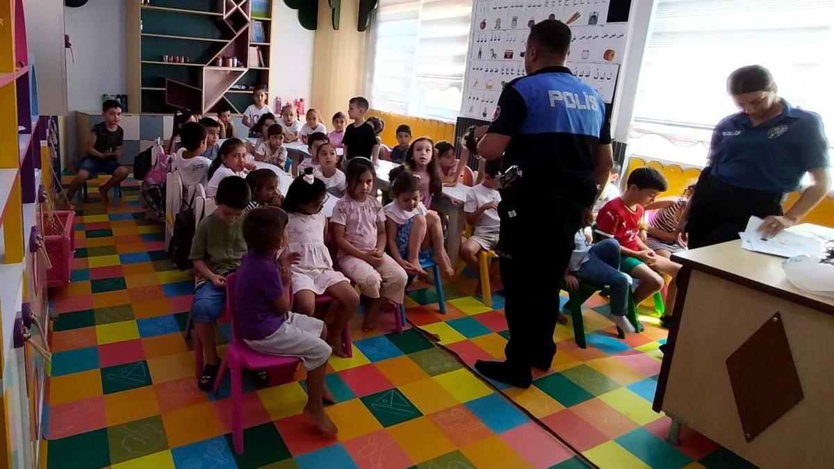 Kur’an kursu öğrencilerine uygulamalı trafik eğitimi verildi