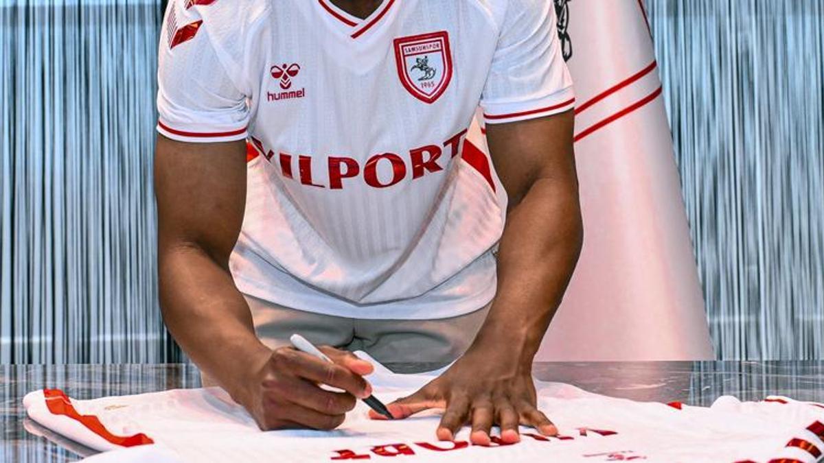 Samsunspor'un yeni transferi imzayı attığı gibi başka takıma gitti