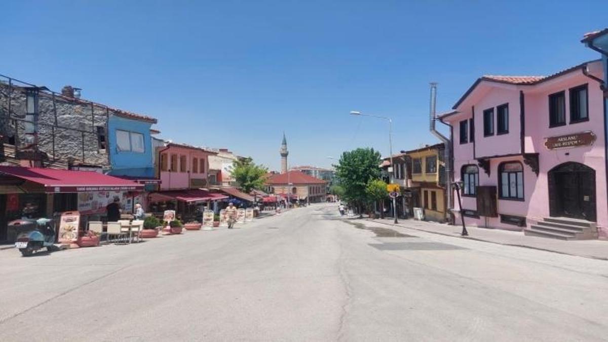 İşler kesat, Eskişehir esnafı sorunun nedenini buldu: Herkes onu bekliyor