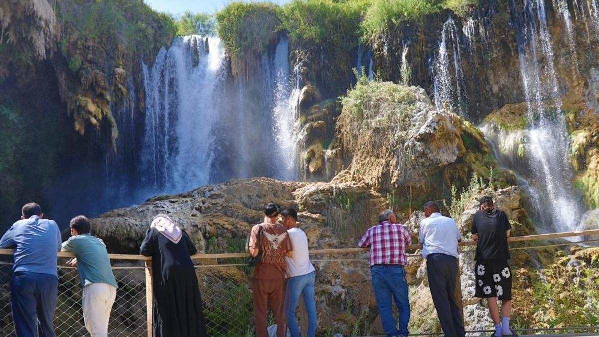 Konya'daki Yerköprü Şelalesi güzelliğiyle büyülüyor! Yaz sıcaklarında serinliğin adresi oluyor