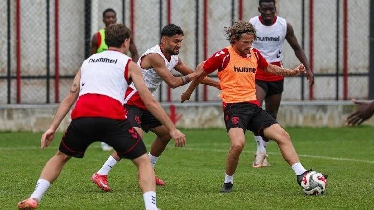 Samsunspor'da hazırlık başladı: Sezon öncesi yapıldı