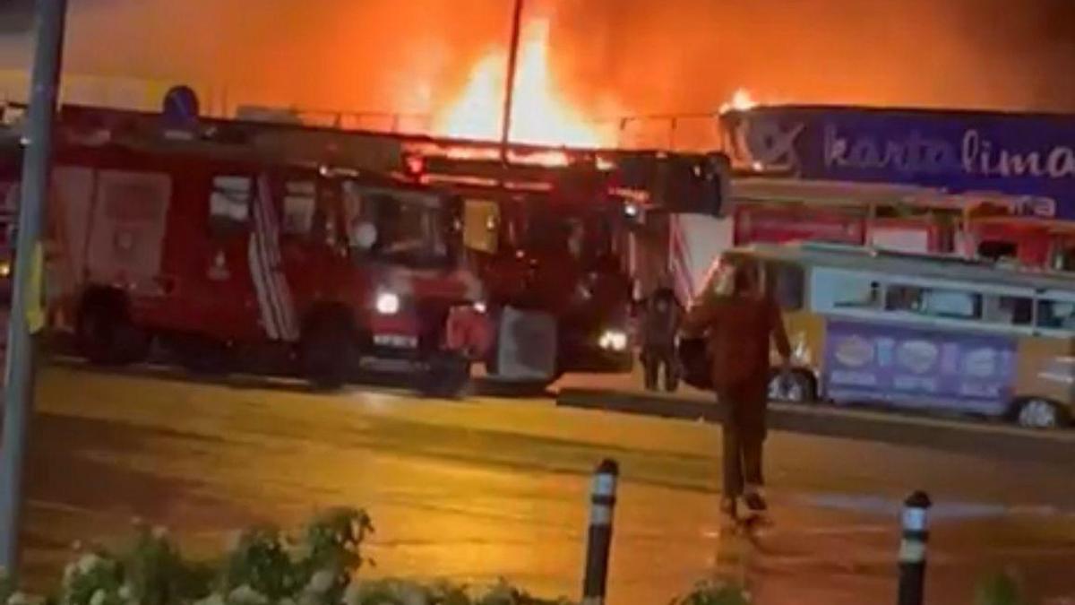 İstanbul - Kartal’da balıkçı barınağında çıkan yangın 4 restorana sıçradı