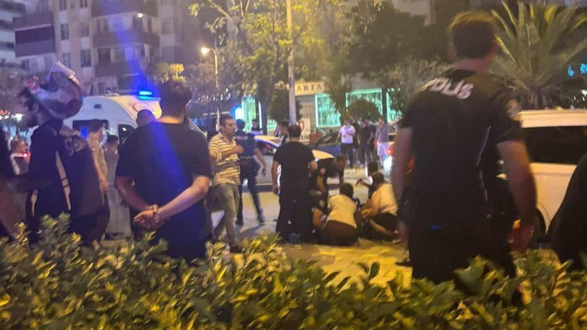 Adana'da polis motosikleti devrildi; 2 yaralı