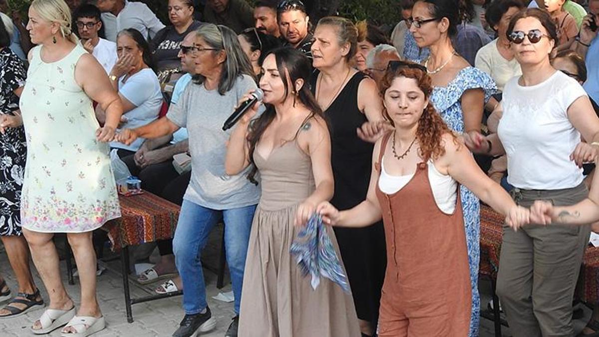 Erzincan'da renkli görüntüler! Çilek ve Böğürtlen Festivali başladı