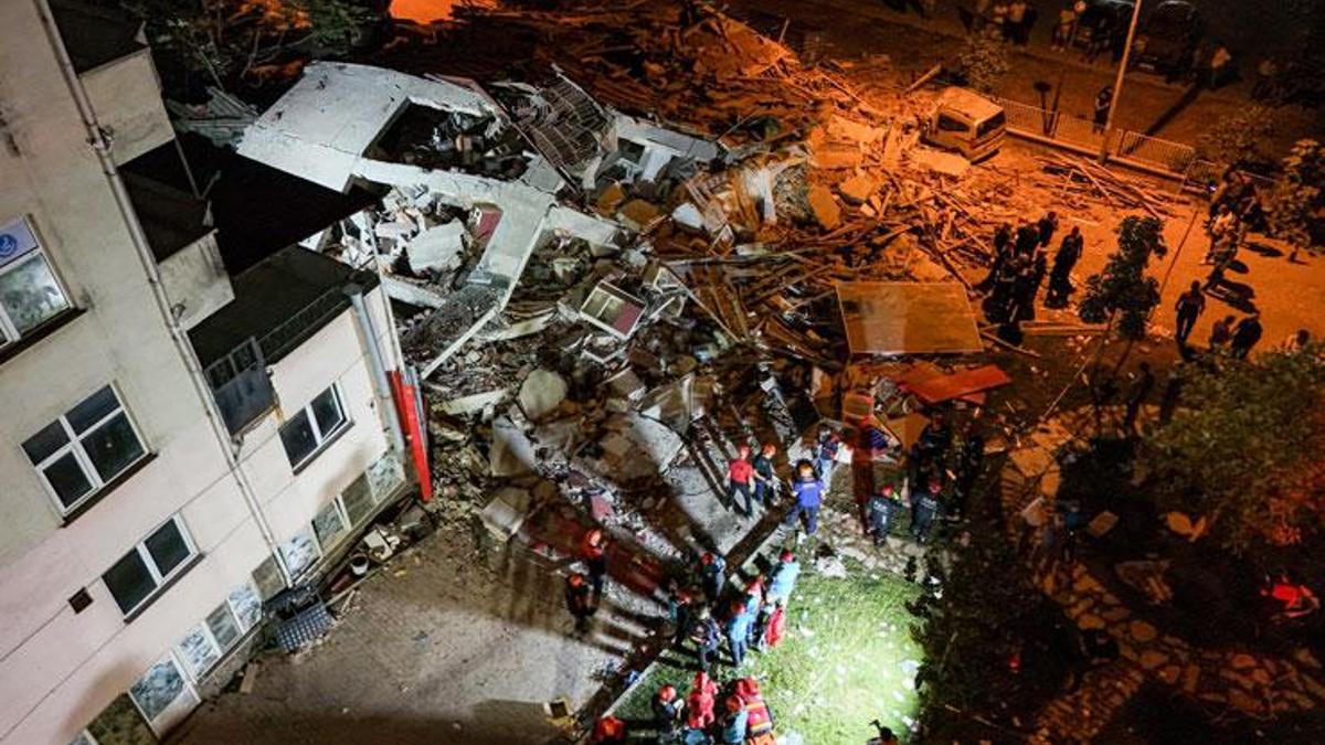 Balıkesir'de 6.1 büyüklüğünde deprem meydana geldi