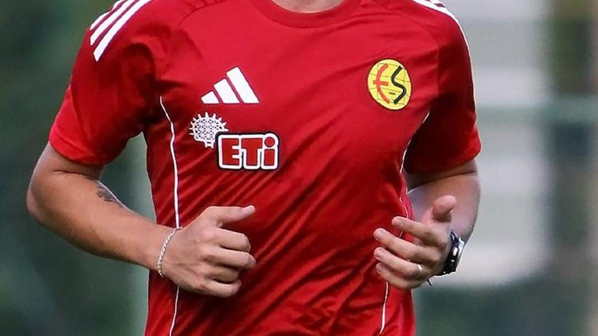 Eskişehirspor kaleci sonrası bir transferi daha bitirdi! 14 yaşındaki yıldız imzayı attı
