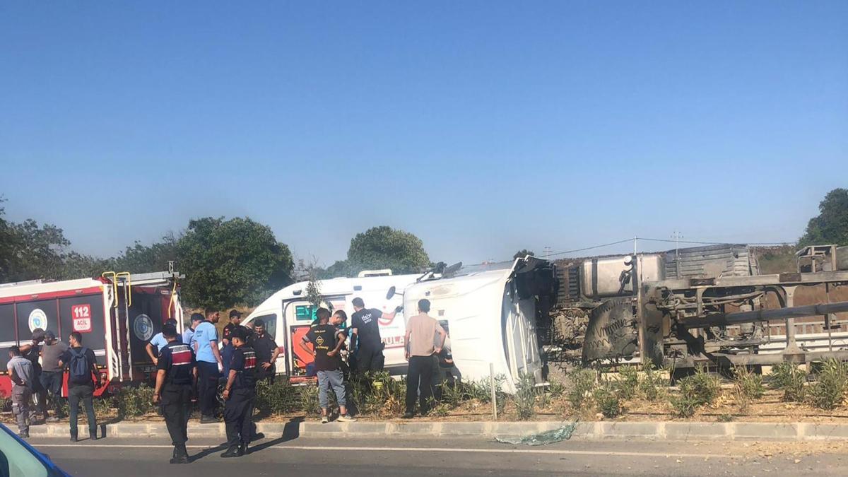 Tekirdağ'da devrilen kamyonun sürücüsü yaralandı