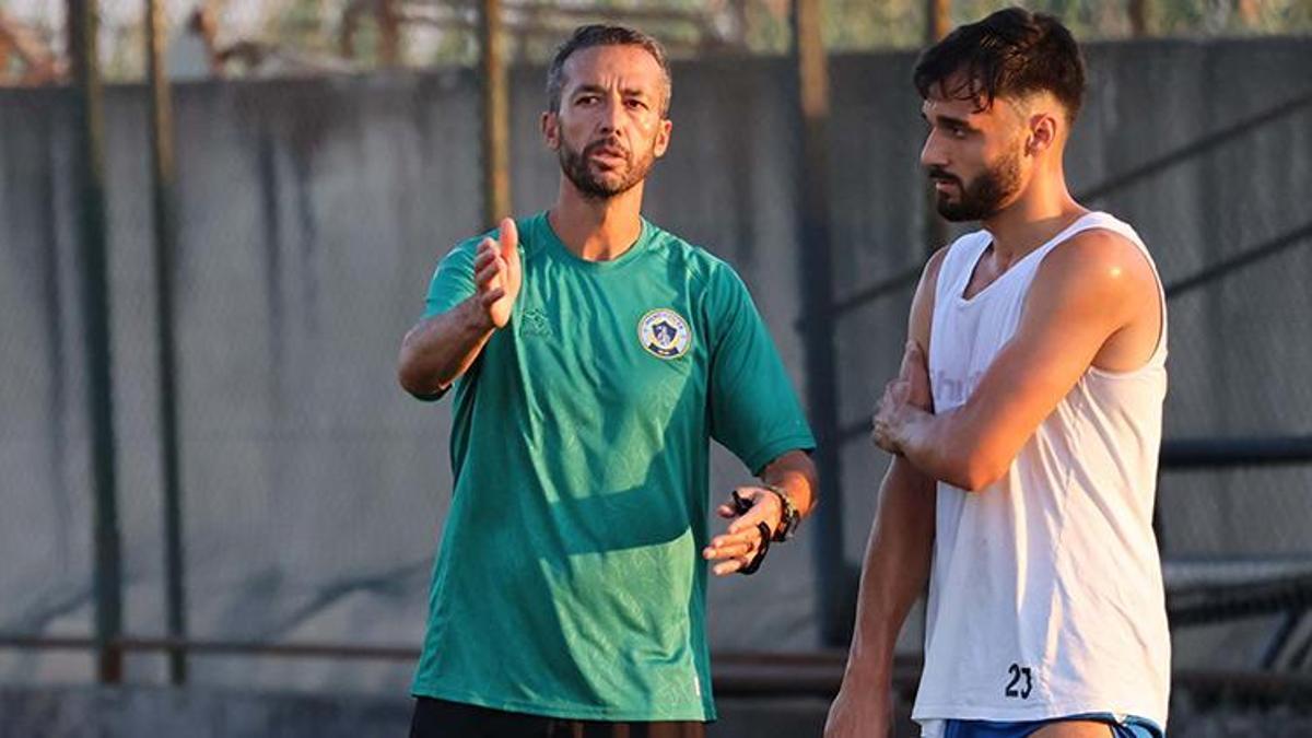 Menemen FK'da Bilal Kısa sonrası gündem oldu! 25'lik orta saha imzasını attı