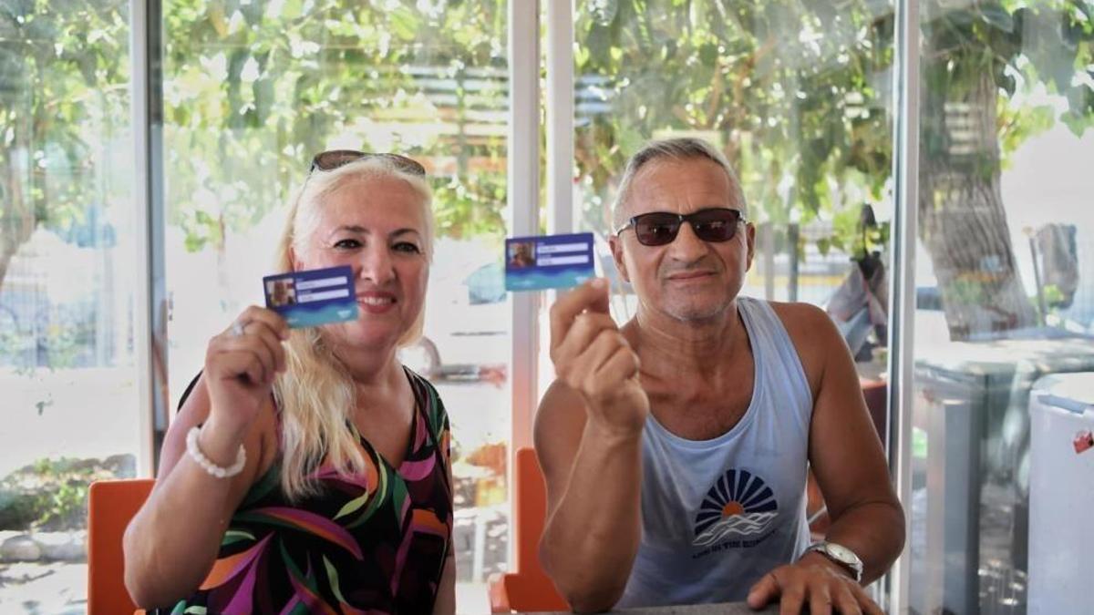 Emeklilere kart dağımı başladı: Emekli kartını alanlar indirimden yararlanıyor