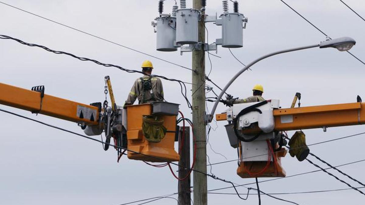 Sıcak yaz günlerinde Adana'ya elektrik kesintisi şoku: 11 İlçede 6 gün elektrik verilmeyecek: İşte etkilenecek mahalleler