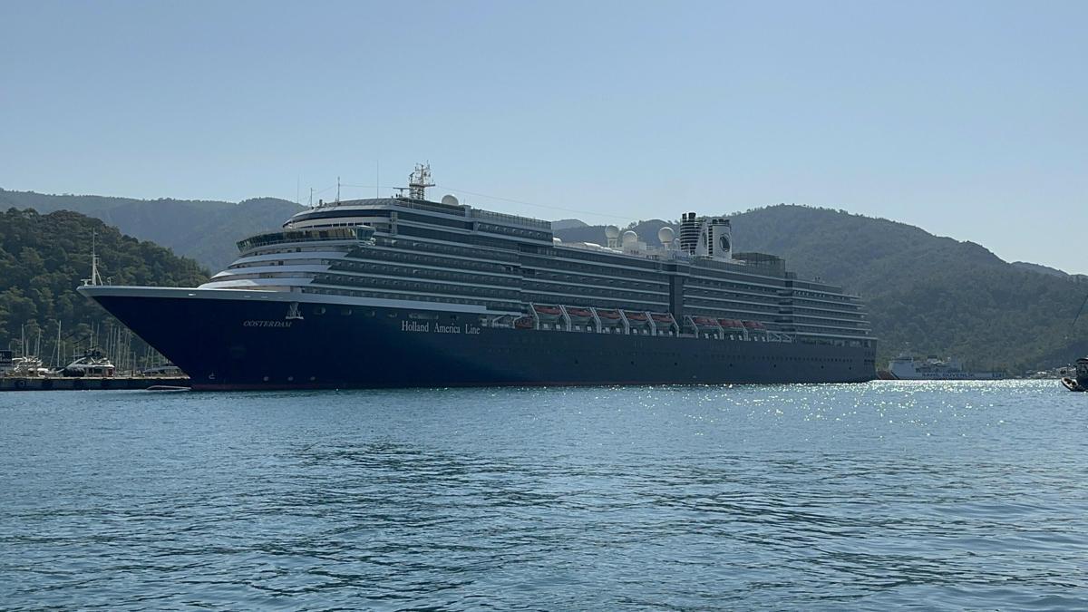 Marmaris'e denizden 2 bin 94 turist