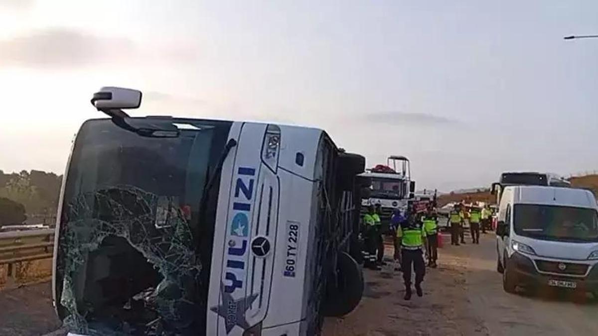 Kuzey Marmara Otoyolu'nda feci kaza! Yolcu otobüsü devrildi: 3 ölü, 20 yaralı