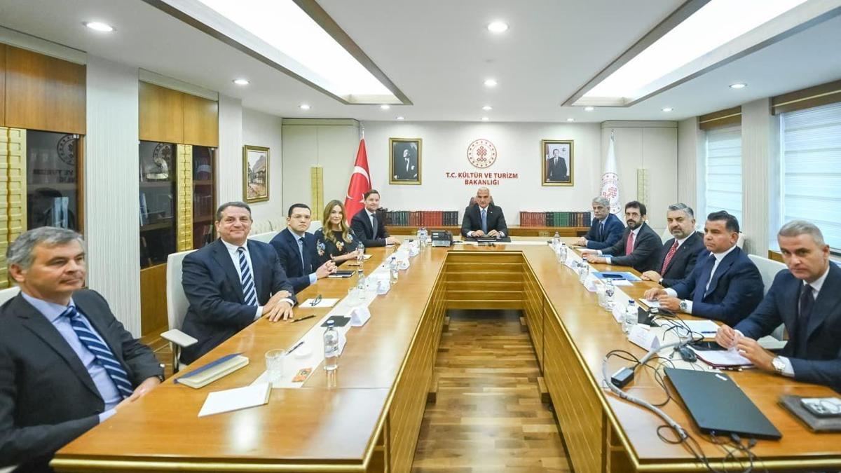 Bakan Ersoy bastırdı Spotıfy masaya oturdu