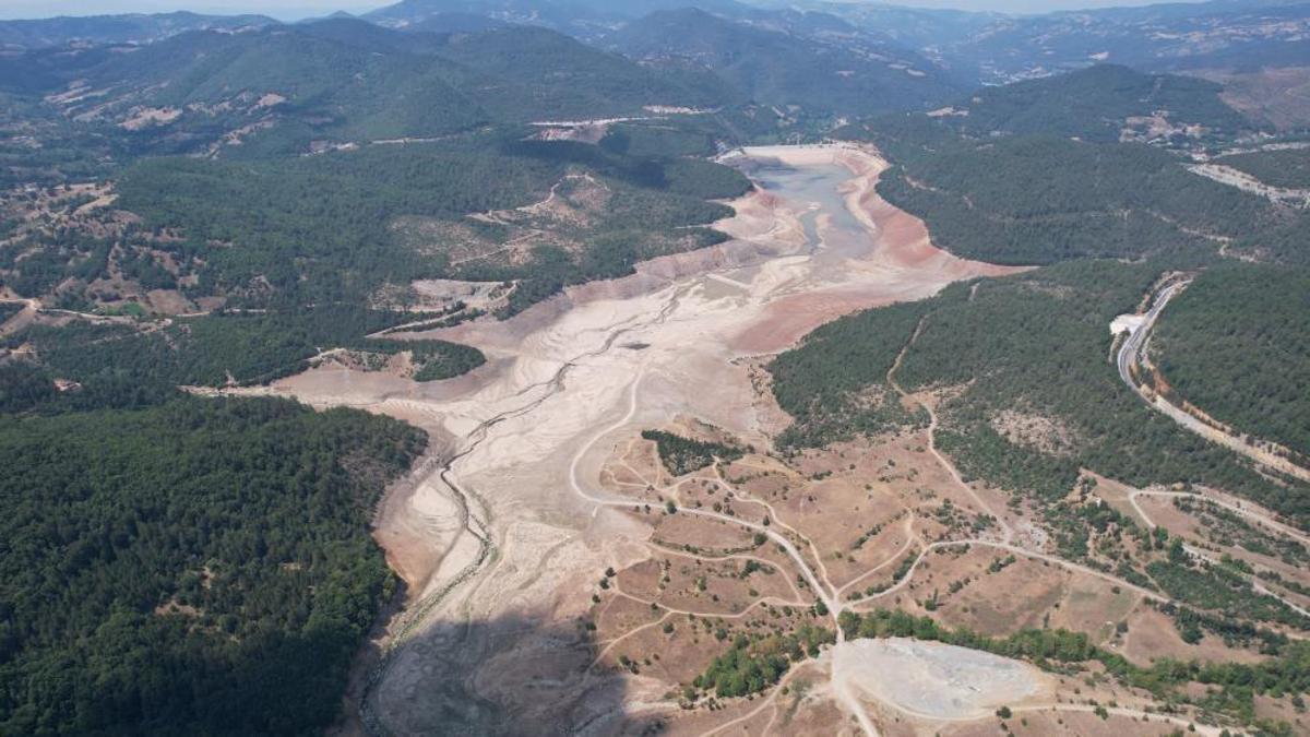 Bursa'nın bir barajı tamamen kurudu! 35 günlük su kaldı