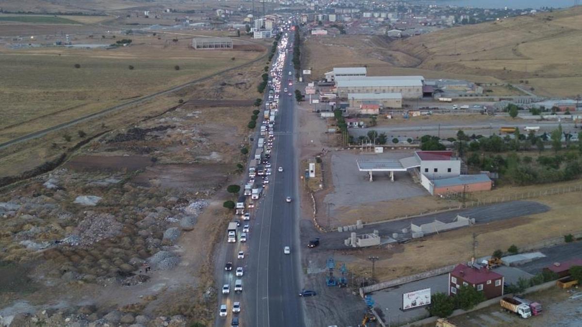 Karayolunda çile bitmedi: Bitlis Tatvan yolu tıkandı