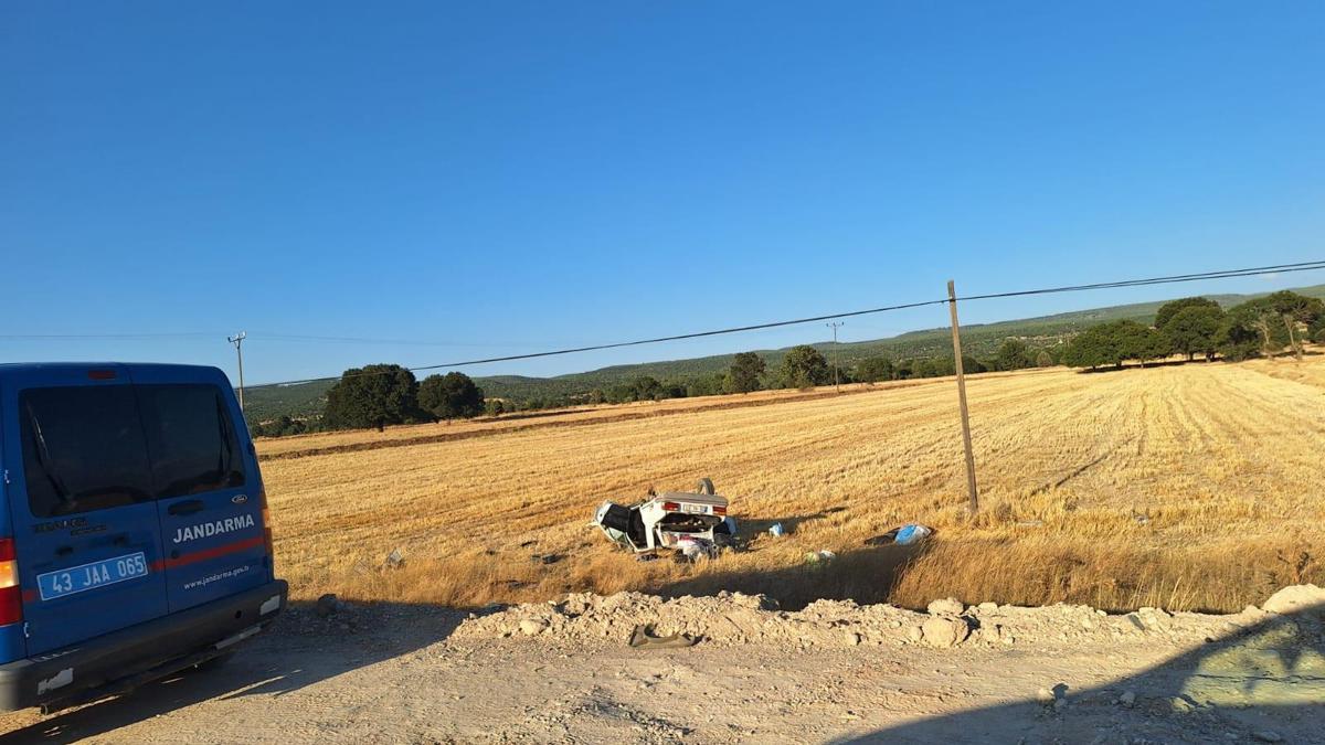 Otomobil, sürücüsünün gözünü güneş alması sonucu tarlaya uçtu: 2 yaralı