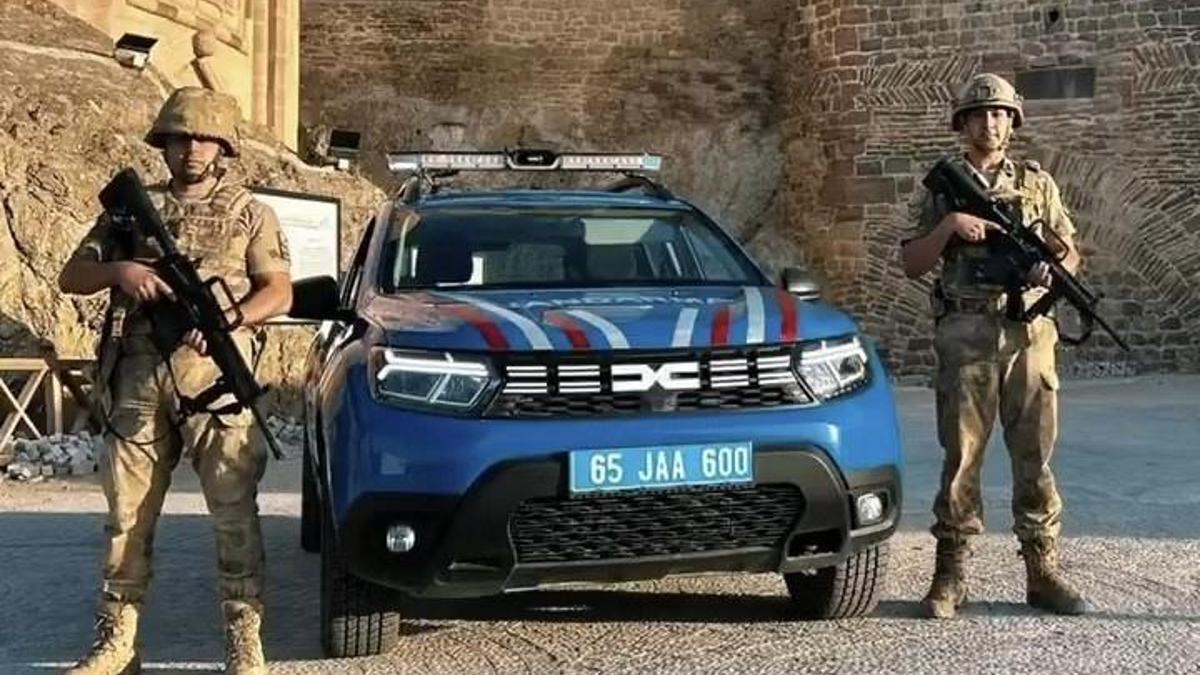 Van'da jandarma nöbet tutuyor! Hoşap Kalesi'nde devriye başladı