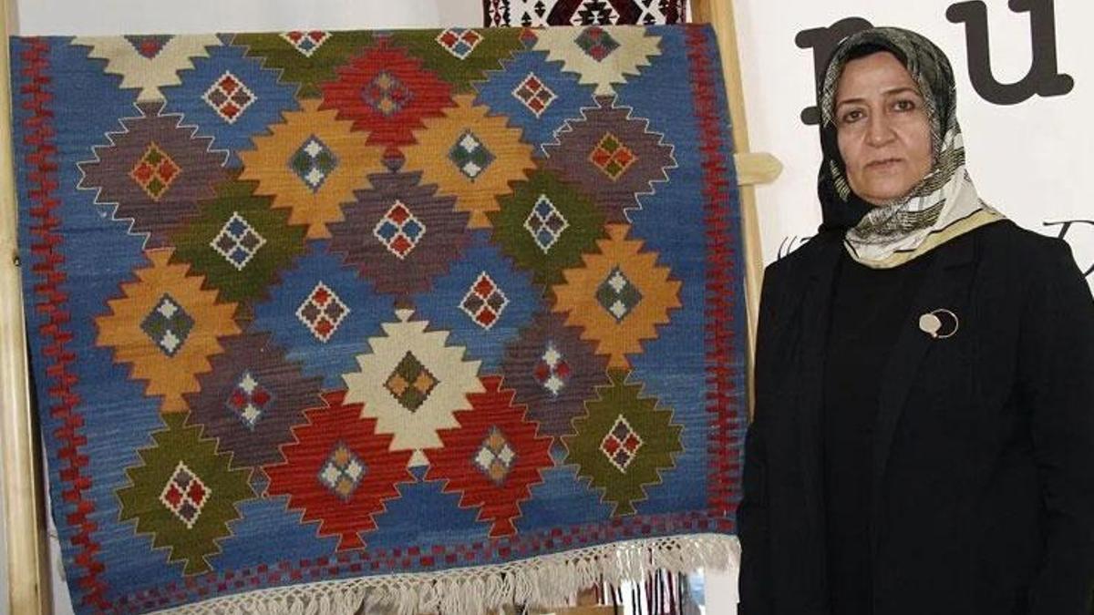 Van'da asırlık kilim motifleri hediyelik eşyalara yansıtıldı! Metrekaresi 3 bin 500 liraya alıcı buluyor