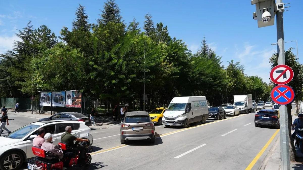 Eskişehirliler dikkat! O yol ikiye bölündü