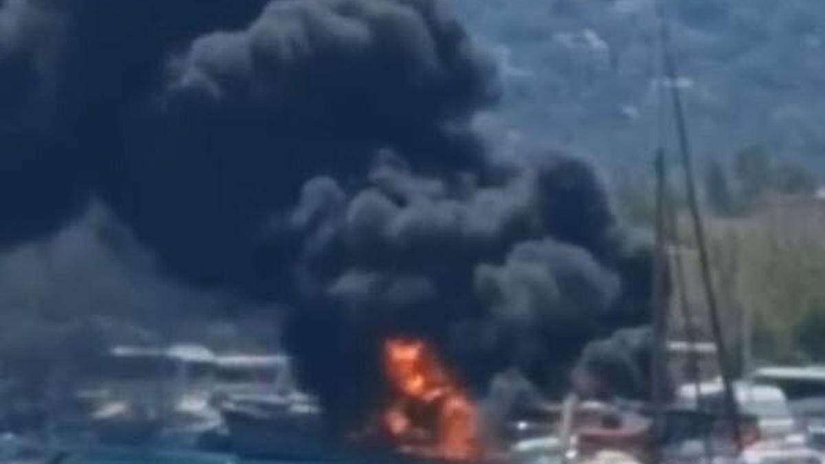 İzmir- Urla'da tekne yangını /Ek video