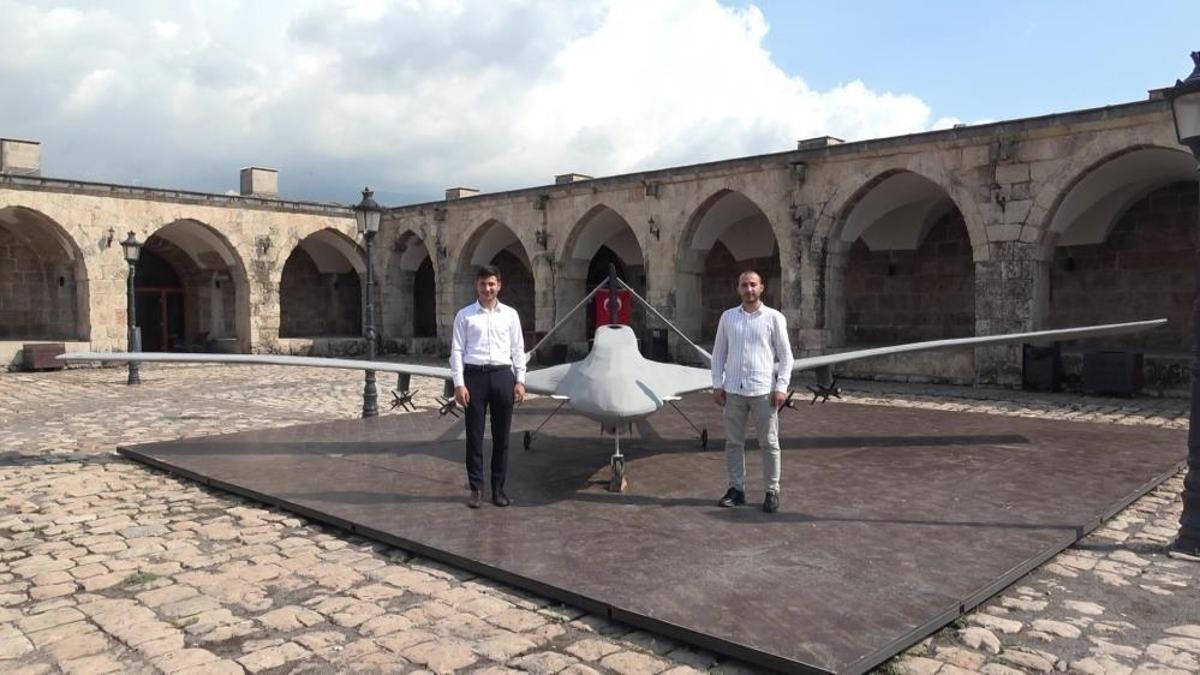 Bayraktar TB2 maketini 30 günde yaptılar! Hatay'da herkesi mest etti