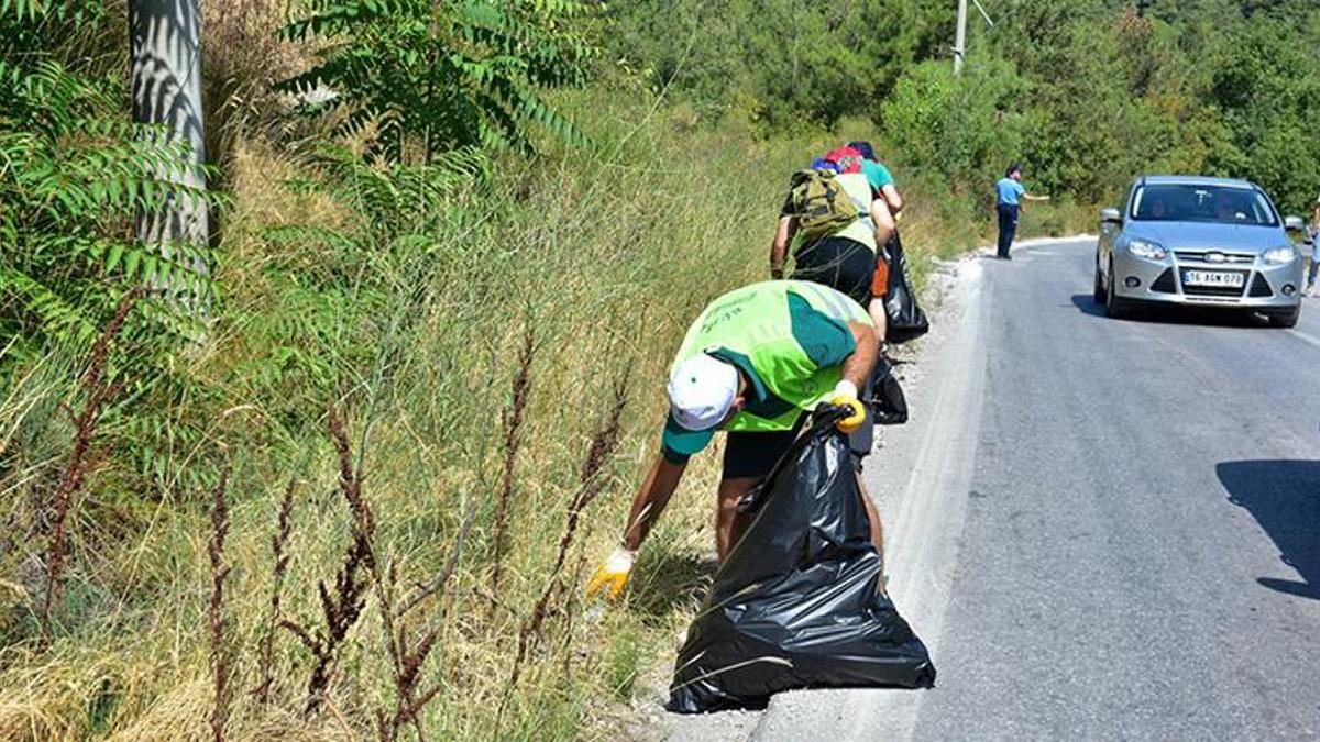 Bursa'da 'temizle, yeşert, koru' seferberliği! Atıkları tek tek topladılar
