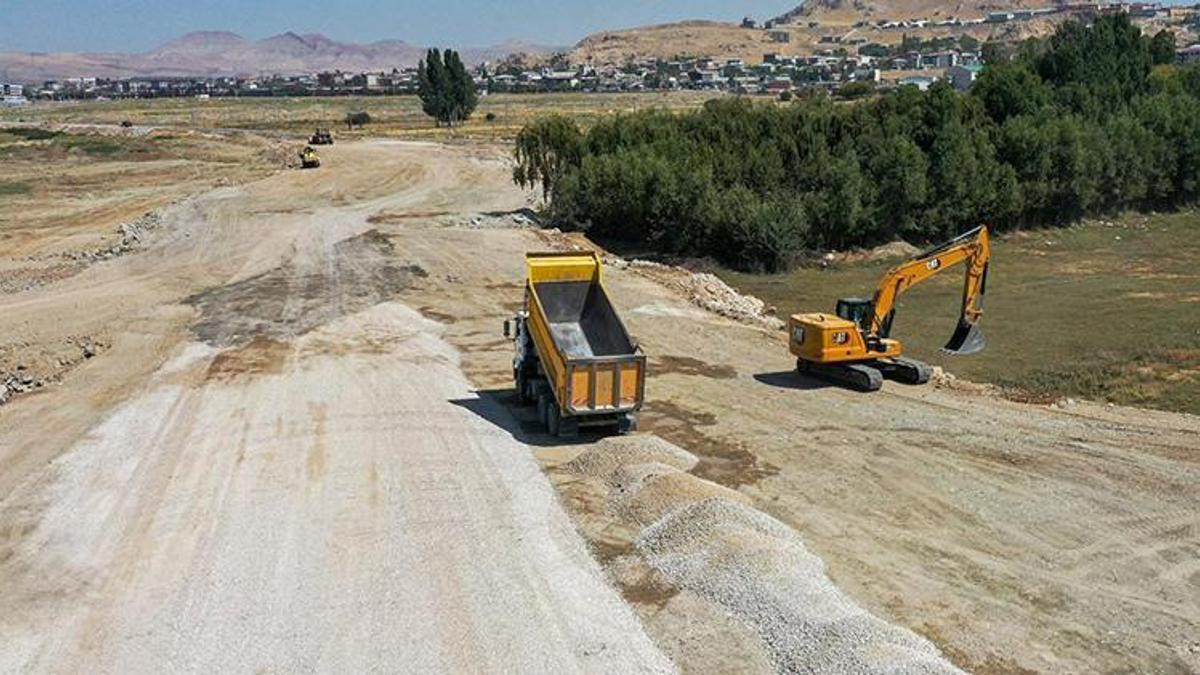 Van Gölü Sahil Yolu'nda sona gelindi! 18 kilometrelik yol kent trafiğini rahatlatacak