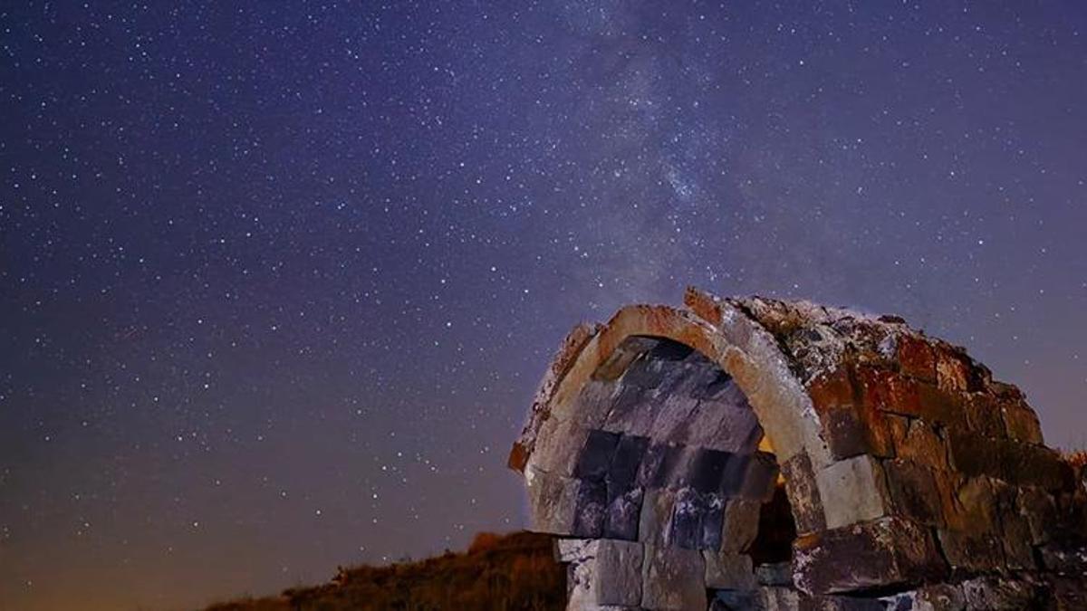 Bitlis'te masalsı gece! Samanyolu'nun ışıltısı Tatvan'da tarihle buluştu