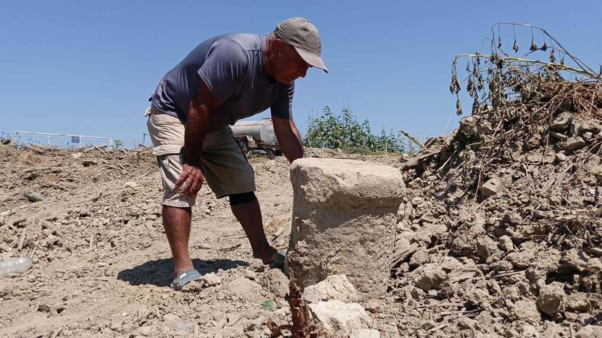 Aydın'daki Taşköprü'de temizlik sırasında tarihi parça bulundu