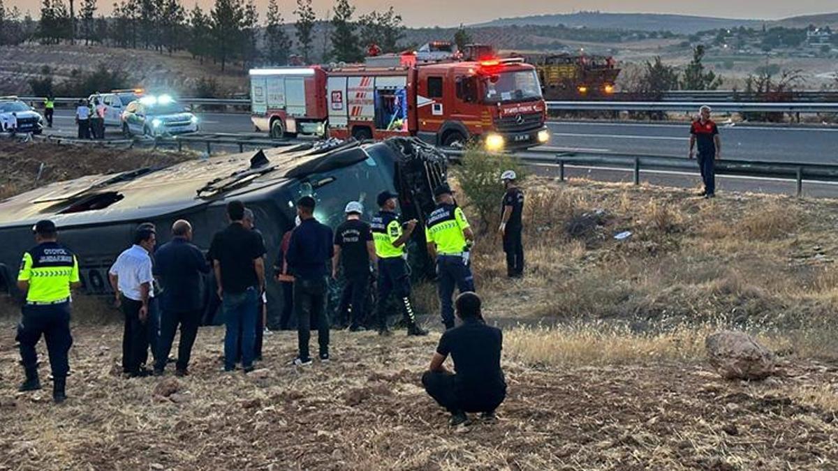 Şanlıurfa'da yolcu otobüsü devrildi! Çok sayıda yaralı var