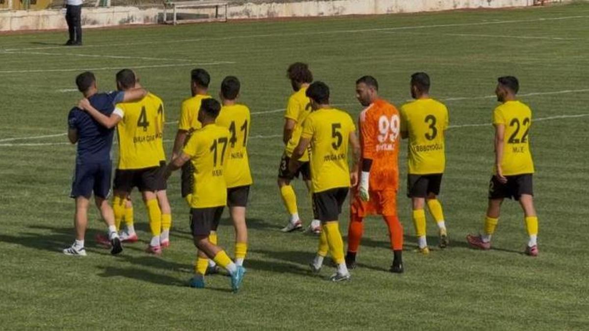 Ziraat Türkiye Kupası'nda ev sahibi maça çıkmadı, maç tatil edildi