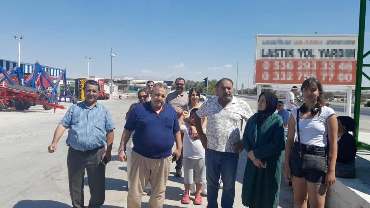 İzmir-Adana seferi çileye döndü! Yakıtı biten otobüs yolda kalınca yolcular mağdur oldu