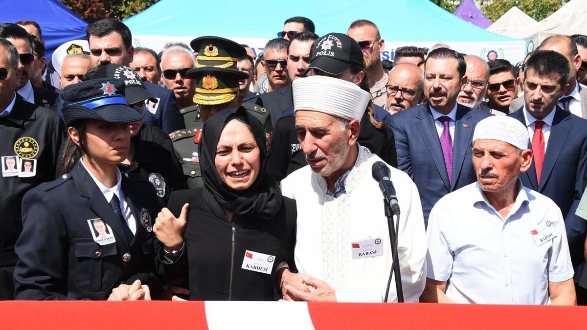 İzmir'de şehit 2 polis için tören