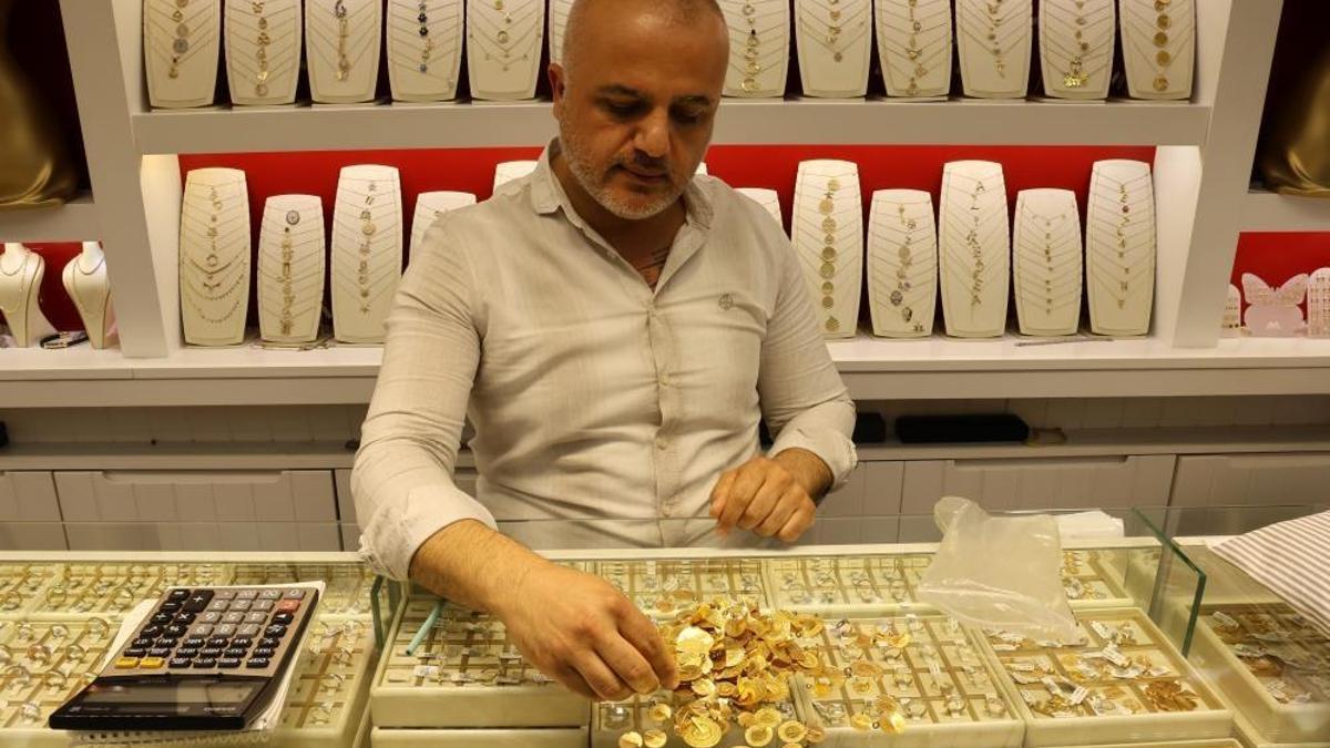 Adana'da altın alacaklara uyarı! Yeni yasak devreye girdi, kuyumcularda yeni dönem