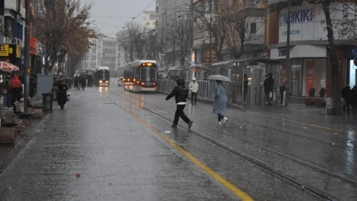 Eskişehir'e sağanak yağış geliyor! Meteoroloji yeni raporu yayınladı