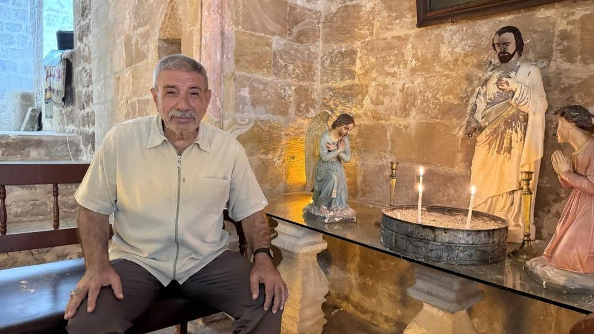Mardin'de 150 yıllık dostluk: Namazını kılıyor, kilise'ye gönüllü bakıyor!